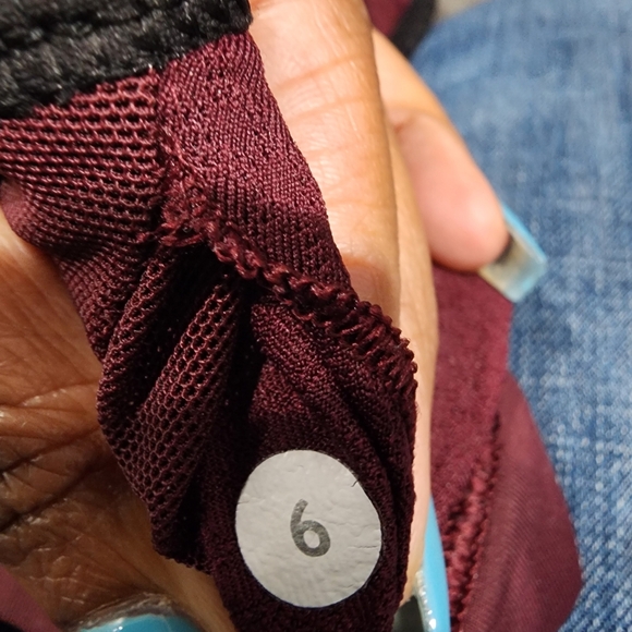 Lululemon Breath of fire Bra in Bordeaux Drama 6 - Picture 8 of 9